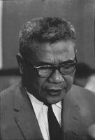 "Huong." Trần Văn Hương looking down at notes.