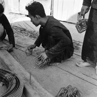 Original title "Cao Lanh - XON + MAAG ", sone people doing farm work ?