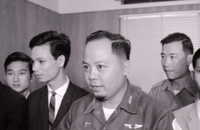 Nguyá»…n KhÃ¡nh at a formal meeting. Appears to be shaking hands.